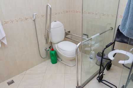 Casa para alugar com 130m², 3 quartos e 3 vagas Casa para alugar com 130m², 3 quartos e 3 vagasBanheiro 2