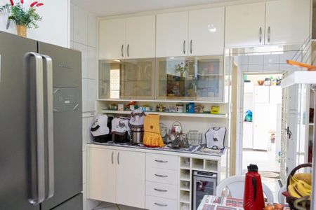 Casa para alugar com 130m², 3 quartos e 3 vagas Casa para alugar com 130m², 3 quartos e 3 vagasCozinha