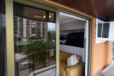 Apartamento à venda com 55m², 1 quarto e 1 vaga Apartamento à venda com 55m², 1 quarto e 1 vagaVaranda