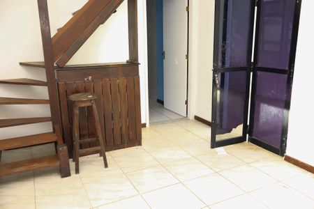 Sala de casa para alugar com 3 quartos, 130m² em Alto do Coqueirinho, Salvador