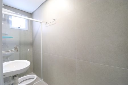 Banheiro de kitnet/studio para alugar com 1 quarto, 22m² em Barra Funda, São Paulo