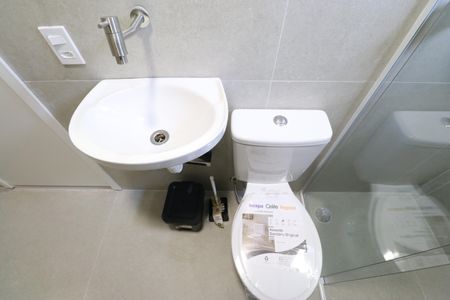 Banheiro de kitnet/studio para alugar com 1 quarto, 22m² em Barra Funda, São Paulo