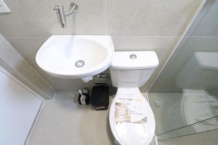 Banheiro de kitnet/studio para alugar com 1 quarto, 20m² em Barra Funda, São Paulo