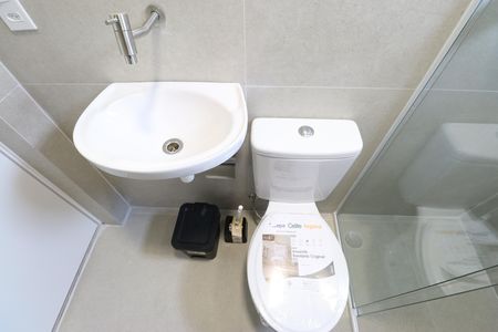 Banheiro de kitnet/studio para alugar com 1 quarto, 20m² em Barra Funda, São Paulo