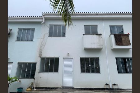 Casa de condomínio à venda com 70m², 2 quartos e 1 vagaFachada