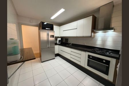 Apartamento para alugar com 100m², 2 quartos e 2 vagasCozinha