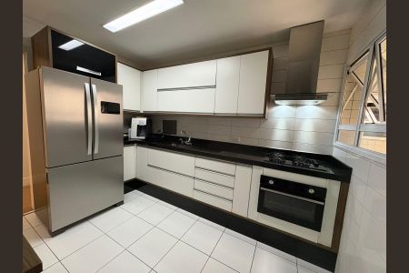 Apartamento para alugar com 100m², 2 quartos e 2 vagasCozinha