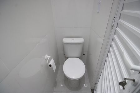 Casa de condomínio à venda com 70m², 2 quartos e 1 vagaBanheiro da suíte