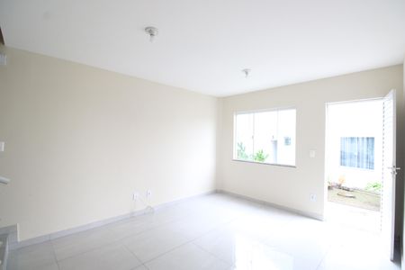 Sala de casa de condomínio à venda com 2 quartos, 70m² em Tanque, Rio de Janeiro