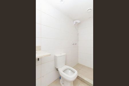 Banheiro  de apartamento para alugar com 2 quartos, 60m² em Jardim Sabará, Porto Alegre