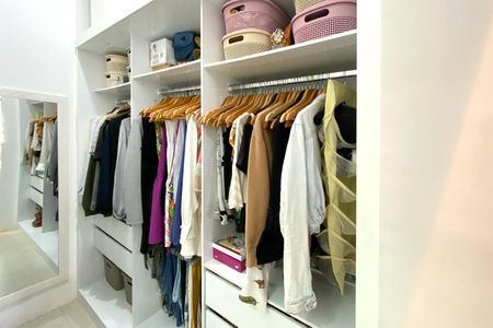 Apartamento à venda com 65m², 2 quartos e 1 vaga Apartamento à venda com 65m², 2 quartos e 1 vagaCloset da suíte 1