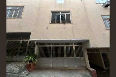 Apartamento para alugar com 70m², 2 quartos e 1 vagaFachada