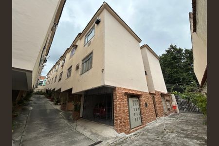 Apartamento para alugar com 70m², 2 quartos e 1 vagaFachada