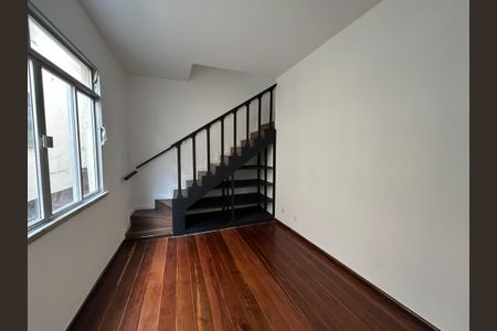 Apartamento para alugar com 70m², 2 quartos e 1 vagaSala