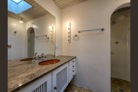 Casa de condomínio à venda com 900m², 5 quartos e 8 vagas