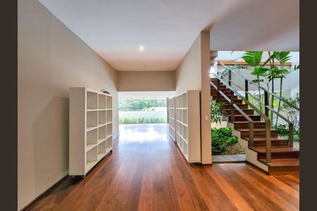 Casa de condomínio à venda com 900m², 5 quartos e 8 vagas