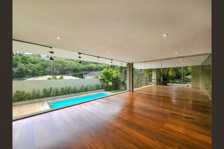 Casa de condomínio à venda com 900m², 5 quartos e 8 vagas