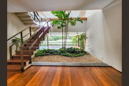 Casa de condomínio à venda com 900m², 5 quartos e 8 vagas