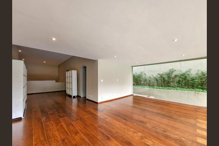 Casa de condomínio à venda com 900m², 5 quartos e 8 vagas