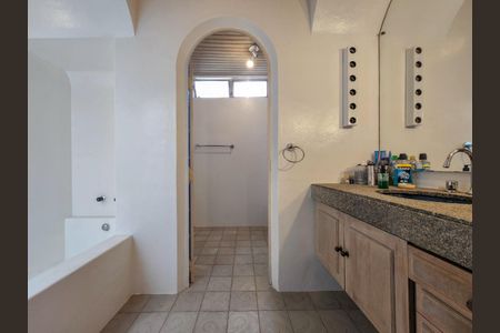 Casa de condomínio à venda com 900m², 5 quartos e 8 vagas