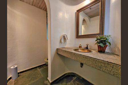 Casa de condomínio à venda com 900m², 5 quartos e 8 vagas