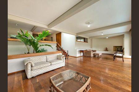 Casa de condomínio à venda com 900m², 5 quartos e 8 vagas