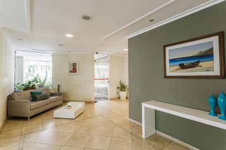 Apartamento à venda com 127m², 3 quartos e 2 vagas Apartamento à venda com 127m², 3 quartos e 2 vagasHall social