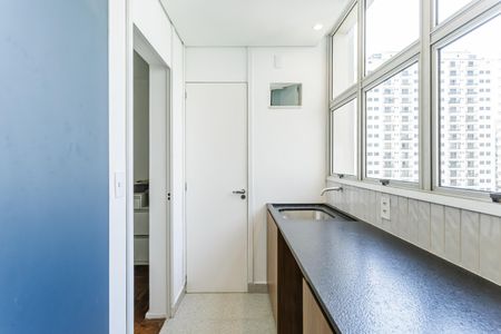 Apartamento à venda com 127m², 3 quartos e 2 vagas Apartamento à venda com 127m², 3 quartos e 2 vagasÁrea de Serviço