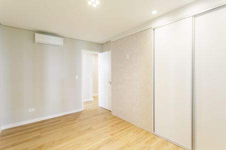 Apartamento à venda com 127m², 3 quartos e 2 vagas Apartamento à venda com 127m², 3 quartos e 2 vagasQuarto 1