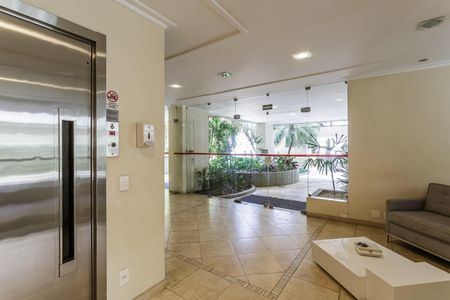 Apartamento à venda com 127m², 3 quartos e 2 vagas Apartamento à venda com 127m², 3 quartos e 2 vagasHall social