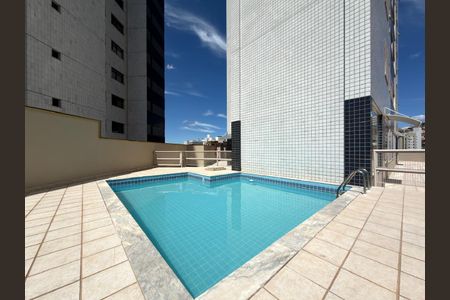 Apartamento à venda com 83m², 3 quartos e 2 vagas Apartamento à venda com 83m², 3 quartos e 2 vagasÁrea comum - Piscina