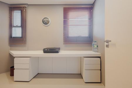 Apartamento à venda com 138m², 3 quartos e 3 vagas Apartamento à venda com 138m², 3 quartos e 3 vagasÁrea de Serviço - Escritório