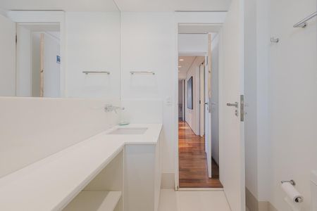 Apartamento à venda com 138m², 3 quartos e 3 vagas Apartamento à venda com 138m², 3 quartos e 3 vagasBanheiro da Suíte 1