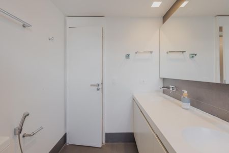 Apartamento à venda com 138m², 3 quartos e 3 vagas Apartamento à venda com 138m², 3 quartos e 3 vagasBanheiro da Suíte 3