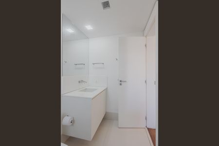 Apartamento à venda com 138m², 3 quartos e 3 vagas Apartamento à venda com 138m², 3 quartos e 3 vagasBanheiro da Suíte 2