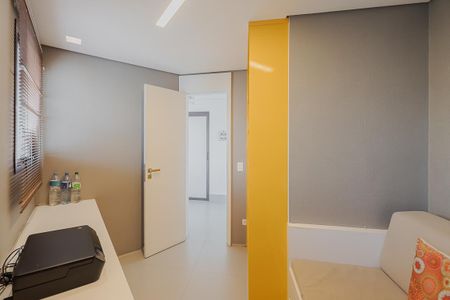 Apartamento à venda com 138m², 3 quartos e 3 vagas Apartamento à venda com 138m², 3 quartos e 3 vagasÁrea de Serviço - Escritório