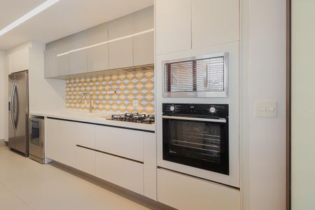 Apartamento à venda com 138m², 3 quartos e 3 vagas Apartamento à venda com 138m², 3 quartos e 3 vagasCozinha