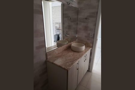 Casa de condomínio à venda com 173m², 4 quartos e 2 vagasBanheiro