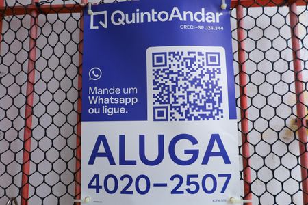 Casa para alugar com 130m², 4 quartos e 1 vagaPlaca instalada no portão - Código da placa: KJFK-555