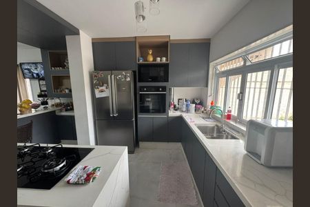 Casa à venda com 260m², 5 quartos e 6 vagas Casa à venda com 260m², 5 quartos e 6 vagasFoto 18