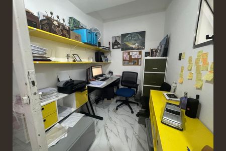 Casa à venda com 260m², 5 quartos e 6 vagas Casa à venda com 260m², 5 quartos e 6 vagasescritorio