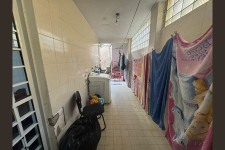 Casa à venda com 260m², 5 quartos e 6 vagas Casa à venda com 260m², 5 quartos e 6 vagaslavanderia