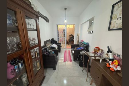 Casa à venda com 260m², 5 quartos e 6 vagas Casa à venda com 260m², 5 quartos e 6 vagascorredor acesso lavanderia