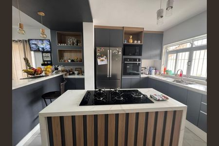 Casa à venda com 260m², 5 quartos e 6 vagas Casa à venda com 260m², 5 quartos e 6 vagascozinha Americana planejada