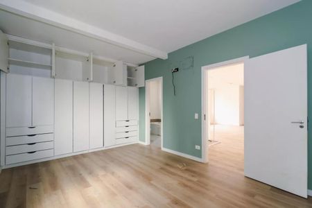 Casa de condomínio à venda com 300m², 4 quartos e 2 vagas Casa de condomínio à venda com 300m², 4 quartos e 2 vagasFoto 01