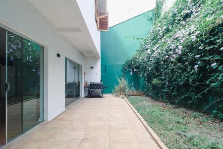 Casa de condomínio à venda com 300m², 4 quartos e 2 vagas Casa de condomínio à venda com 300m², 4 quartos e 2 vagasFoto 01