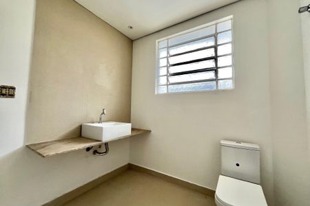 Casa para alugar com 350m², 3 quartos e 3 vagas Casa para alugar com 350m², 3 quartos e 3 vagasBanheiro