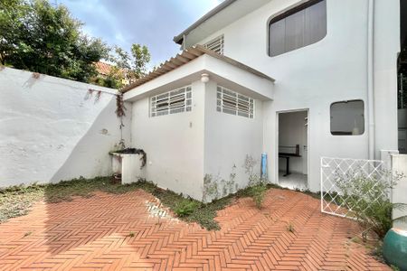 Casa para alugar com 350m², 3 quartos e 3 vagas Casa para alugar com 350m², 3 quartos e 3 vagasQuintal