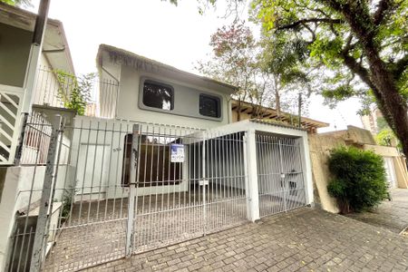 Casa para alugar com 350m², 3 quartos e 3 vagas Casa para alugar com 350m², 3 quartos e 3 vagasFachada