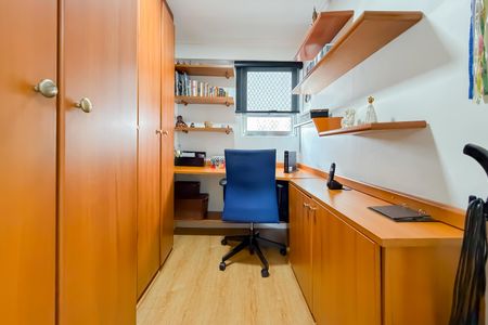 Apartamento à venda com 69m², 3 quartos e sem vaga Apartamento à venda com 69m², 3 quartos e sem vagaEscritório